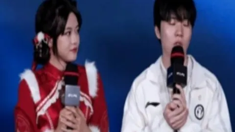 “巴黎圣日耳曼领跑，登贝莱两球建功”