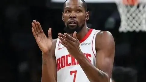 埃弗顿连战5日豪取10分，利兹联能否逆袭？一触即发，悬念揭晓！